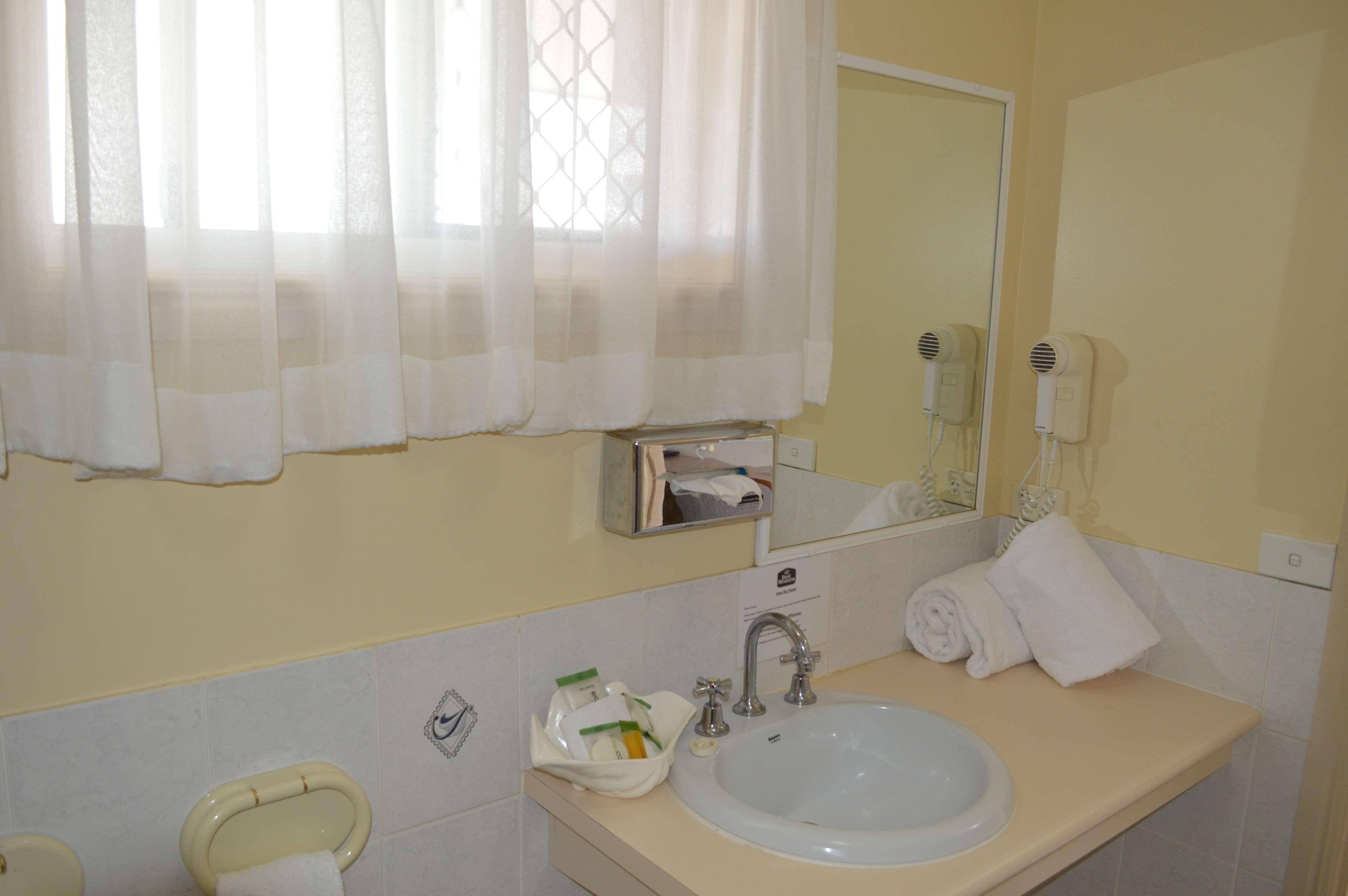 Western Ambassador Motor Motel 3*