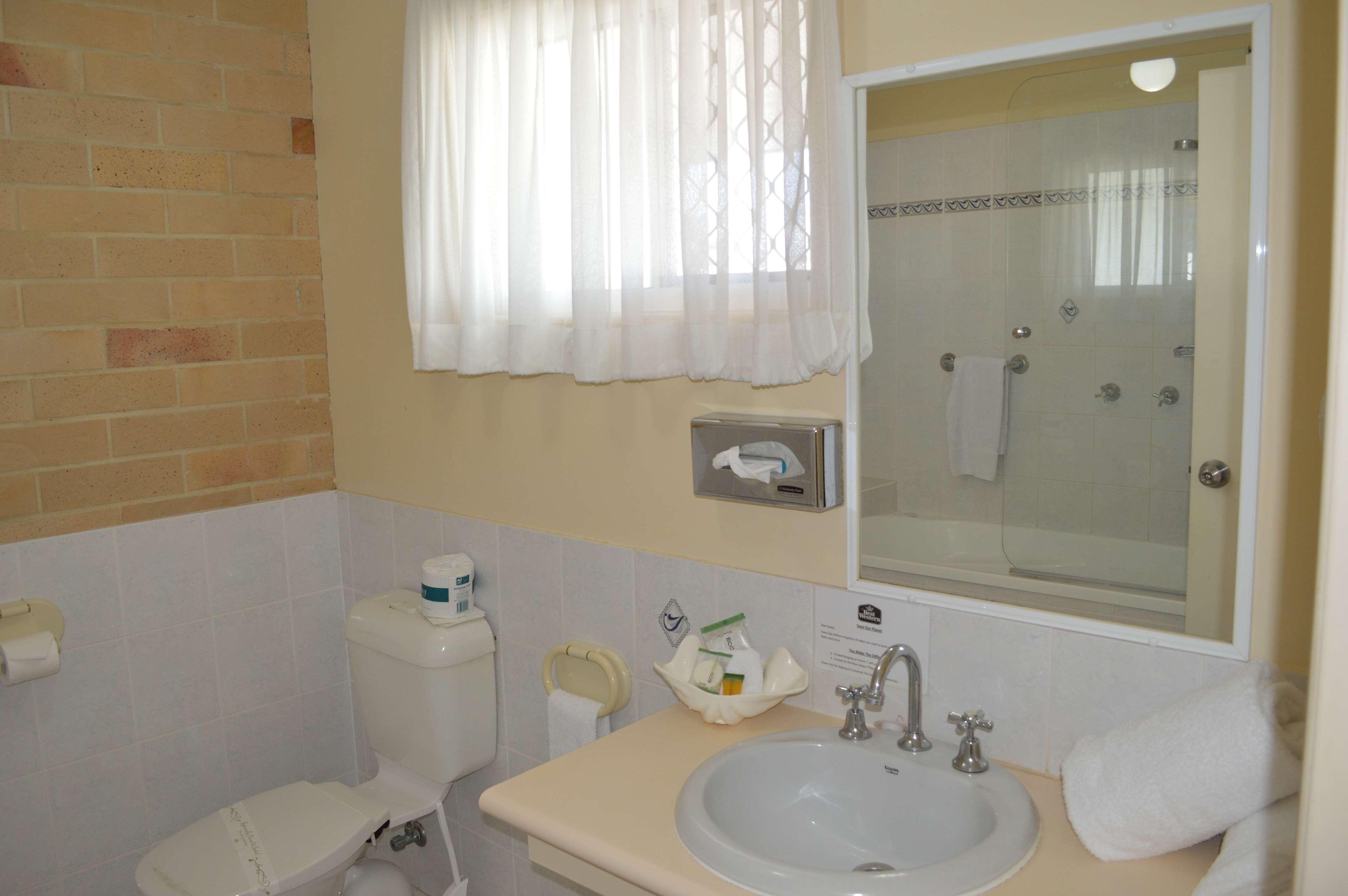 Western Ambassador Motor Motel 3*