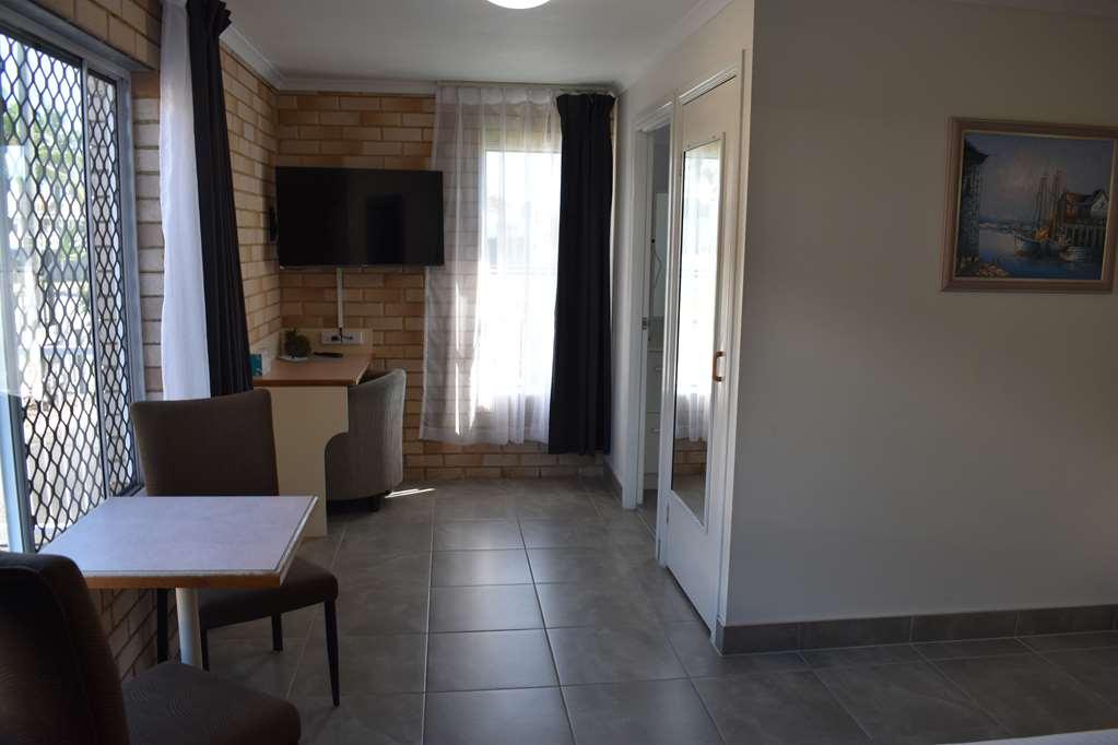 Western Ambassador Motor Motel 3*